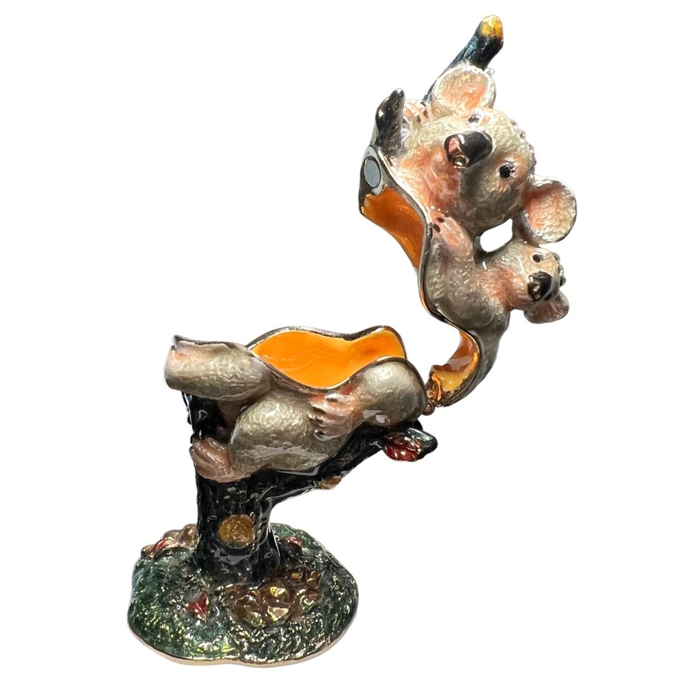 Porcelain Koala Mama and Baby Trinket Box - Picture 6 of 9